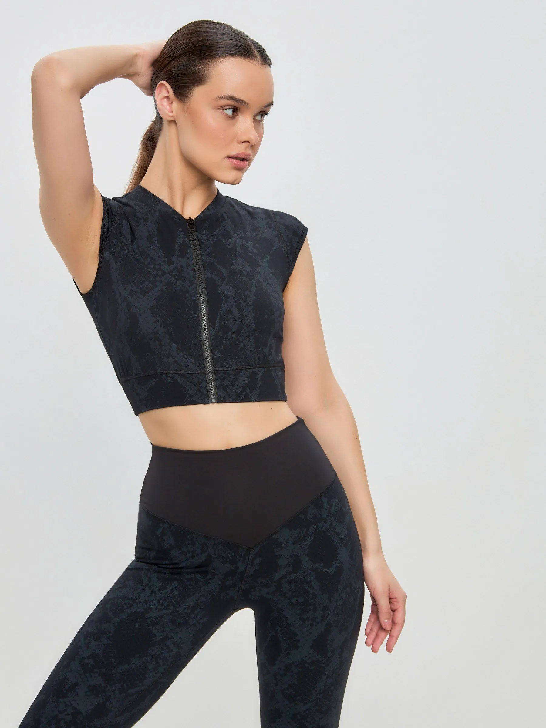 Женские жакеты: стиль, универсальность и модные тенденции