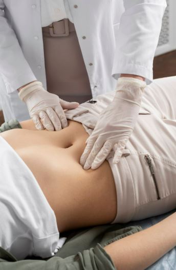 Когда обратиться к гастроэнтерологу: признаки и причины записаться на приём