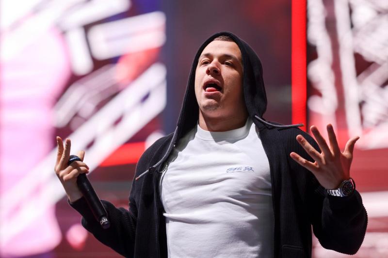 "На Макана не смотреть!": рэперу устроили "сладкую жизнь" в элитном спецназе